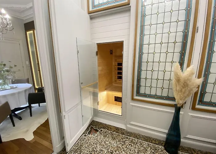 Le Clovis Suites Spa Sauna
