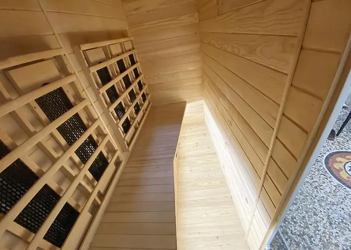 Le Clovis Suites Spa Sauna
